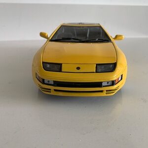 Kyosho Nissan 300ZX Fairlady Z in Yellow 1/18 1:18 Scale Diecast Model Car